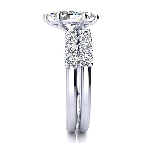 Jude Moissanite Ring