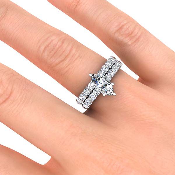 Jude Moissanite Ring